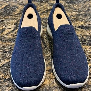 New Skechers navy blue slip one